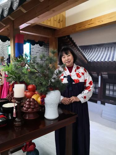 韩国旅游且进行文化艺术交流活动